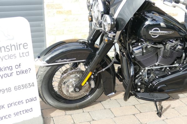 19 HARLEY DAVIDSON HERITAGE SOFTAIL CLASSIC