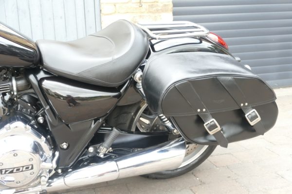 10 TRIUMPH THUNDERBIRD 1700