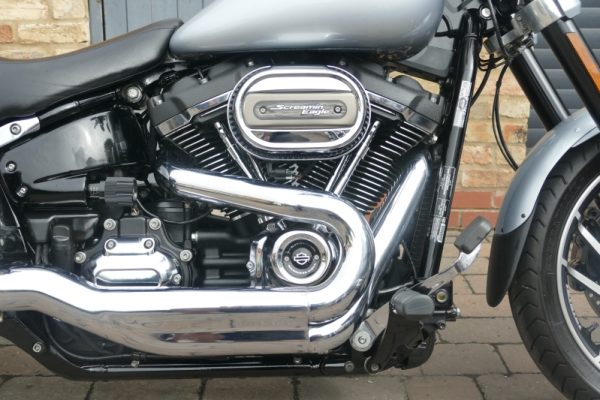 19 HARLEY DAVIDSON SPORTGLIDE