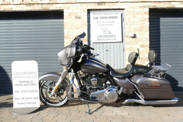 15 HARLEY DAVIDSON STREET GLIDE