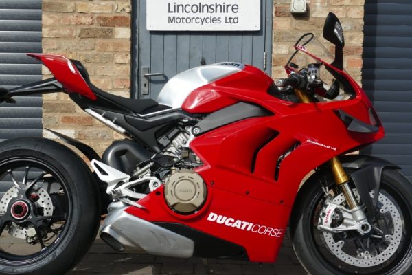 19 DUCATI PANIGALE V4R