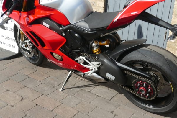 19 DUCATI PANIGALE V4R