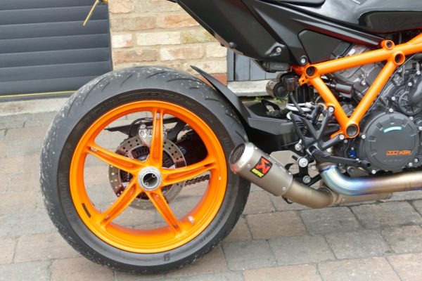 24 KTM 1290R SUPERDUKE