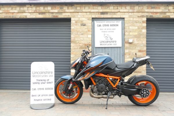 24 KTM 1290R SUPERDUKE
