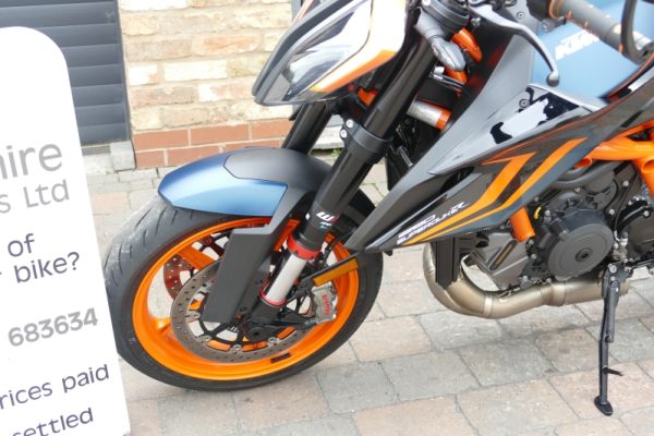 24 KTM 1290R SUPERDUKE