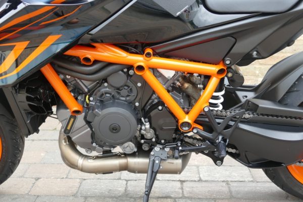 24 KTM 1290R SUPERDUKE