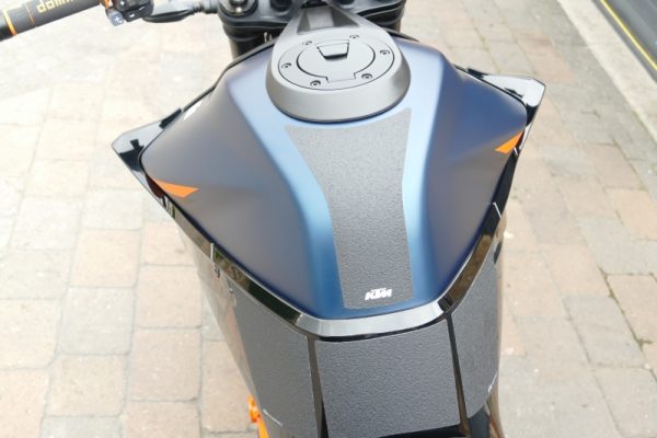 24 KTM 1290R SUPERDUKE