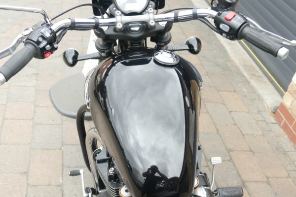 18 TRIUMPH BONNEVILLE SPEEDMASTER 1200