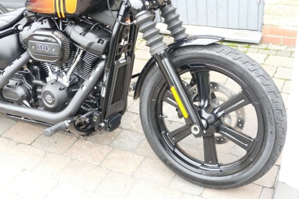 73 HARLEY DAVIDSON STREET BOB 114