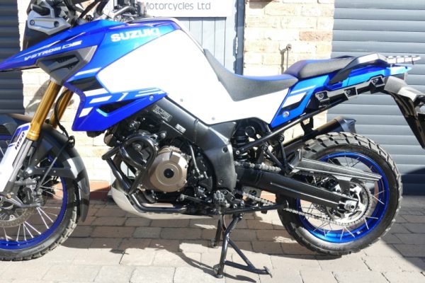 24 SUZUKI V-STROM DL 1050 DE