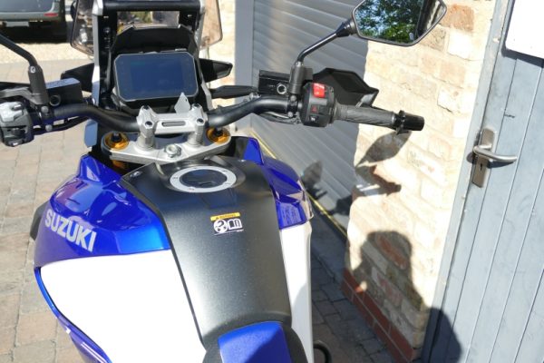 24 SUZUKI V-STROM DL 1050 DE